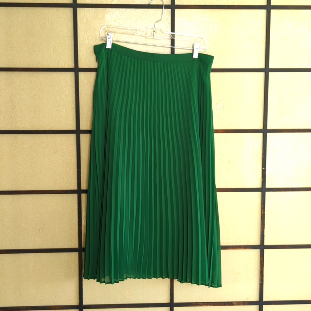 Ann Taylor Green Pleated Skirt